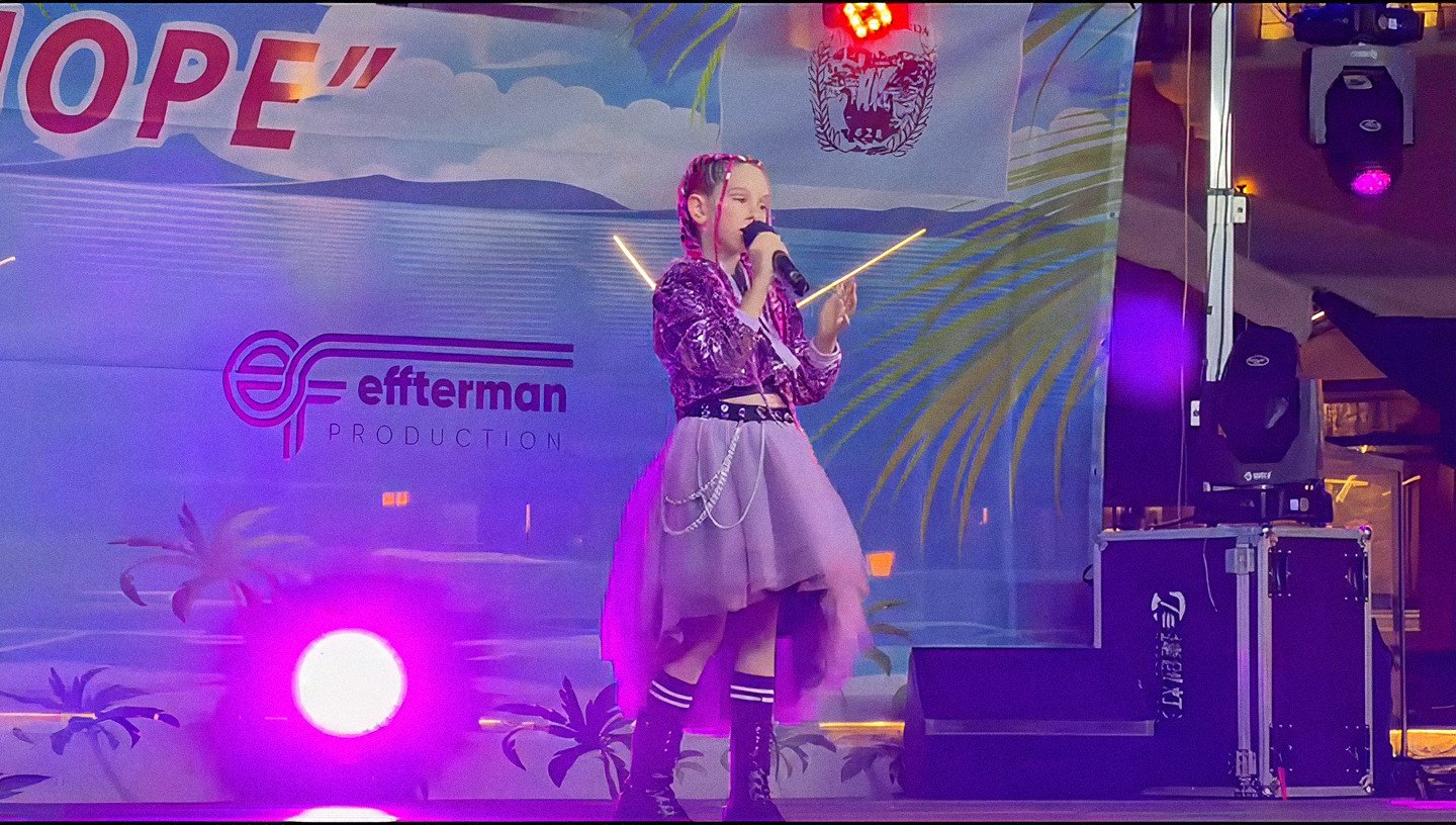 Miruna, pe scena festivalului din Tolo